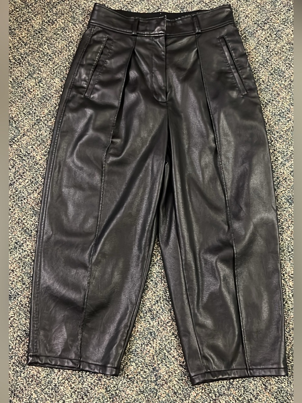 Aritzia Babaton black faux leather capri pants